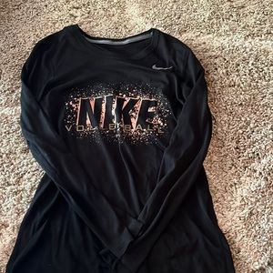 Medium Womens black Nike volleyball long sleeve shirt